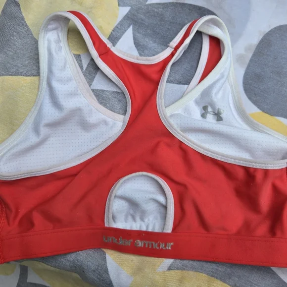 Bundle- Under Armor- Woman's- Heat Gear Tee (XS) & Duplicity Reversible Bra - Picture 11 of 16